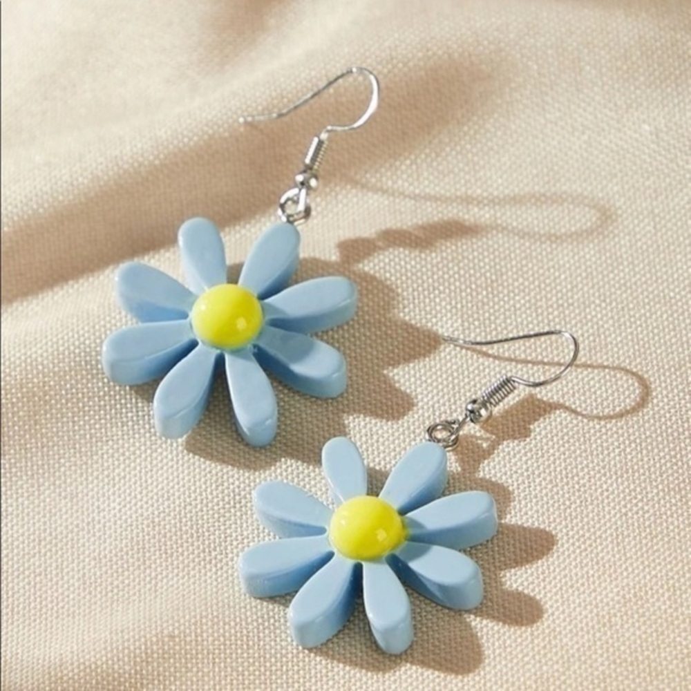 3/$30 💙 Acrylic Sunflower Drop Earrings